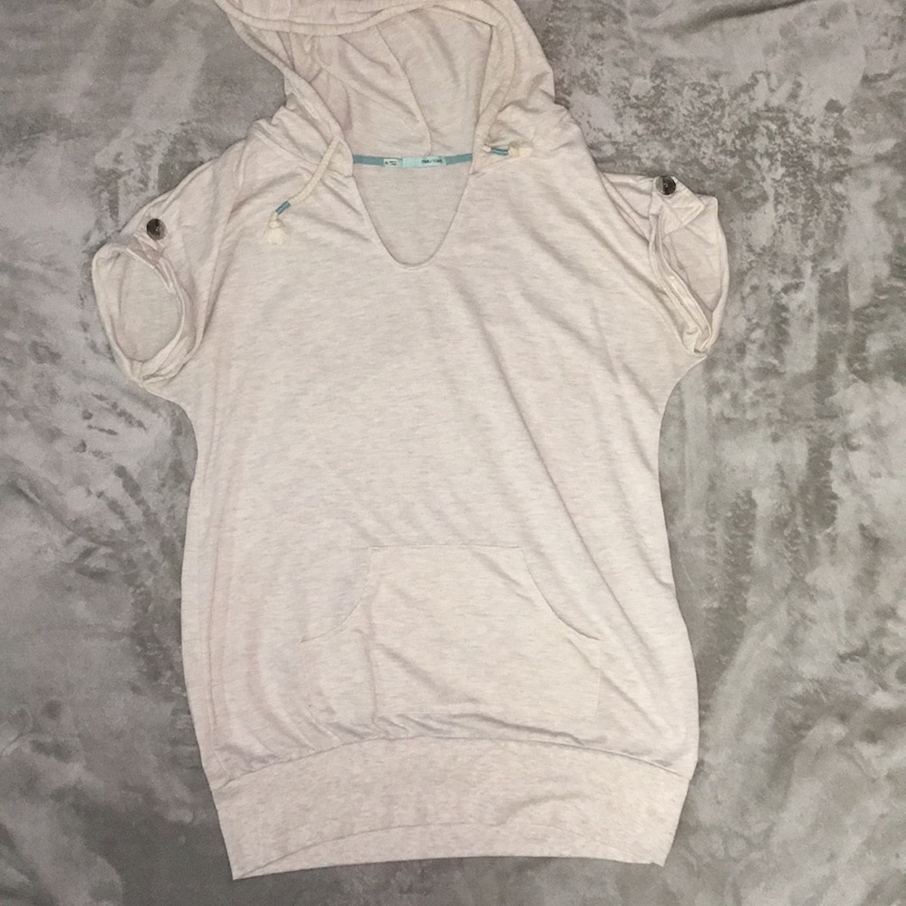 Maurice’s long hooded tee🌻